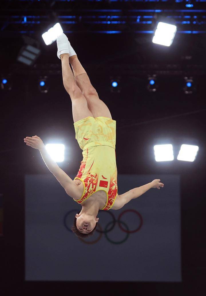 蹦床运动员王梓赛是入选巴黎奥运会中国体育代表团中年龄最小的江苏