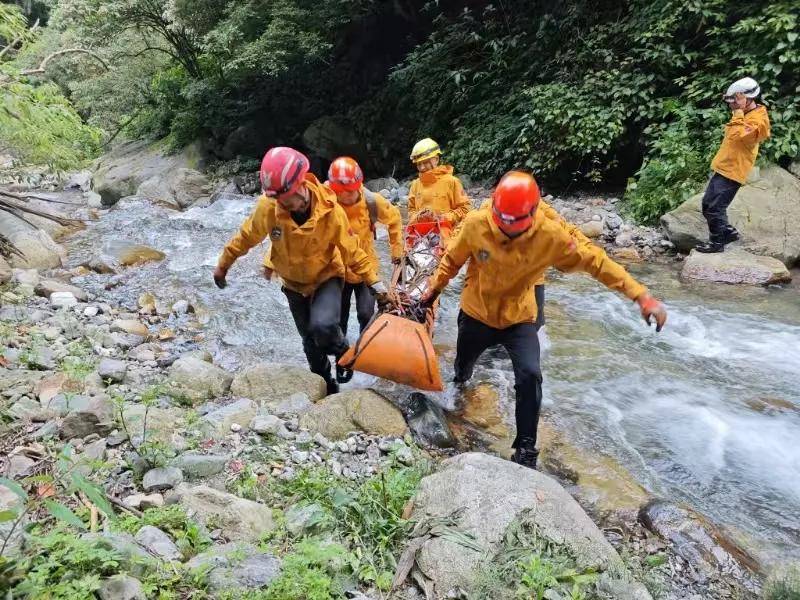 极限生存9天8夜，云南一男子登山失联终获救！-极限生存游戏百度百科