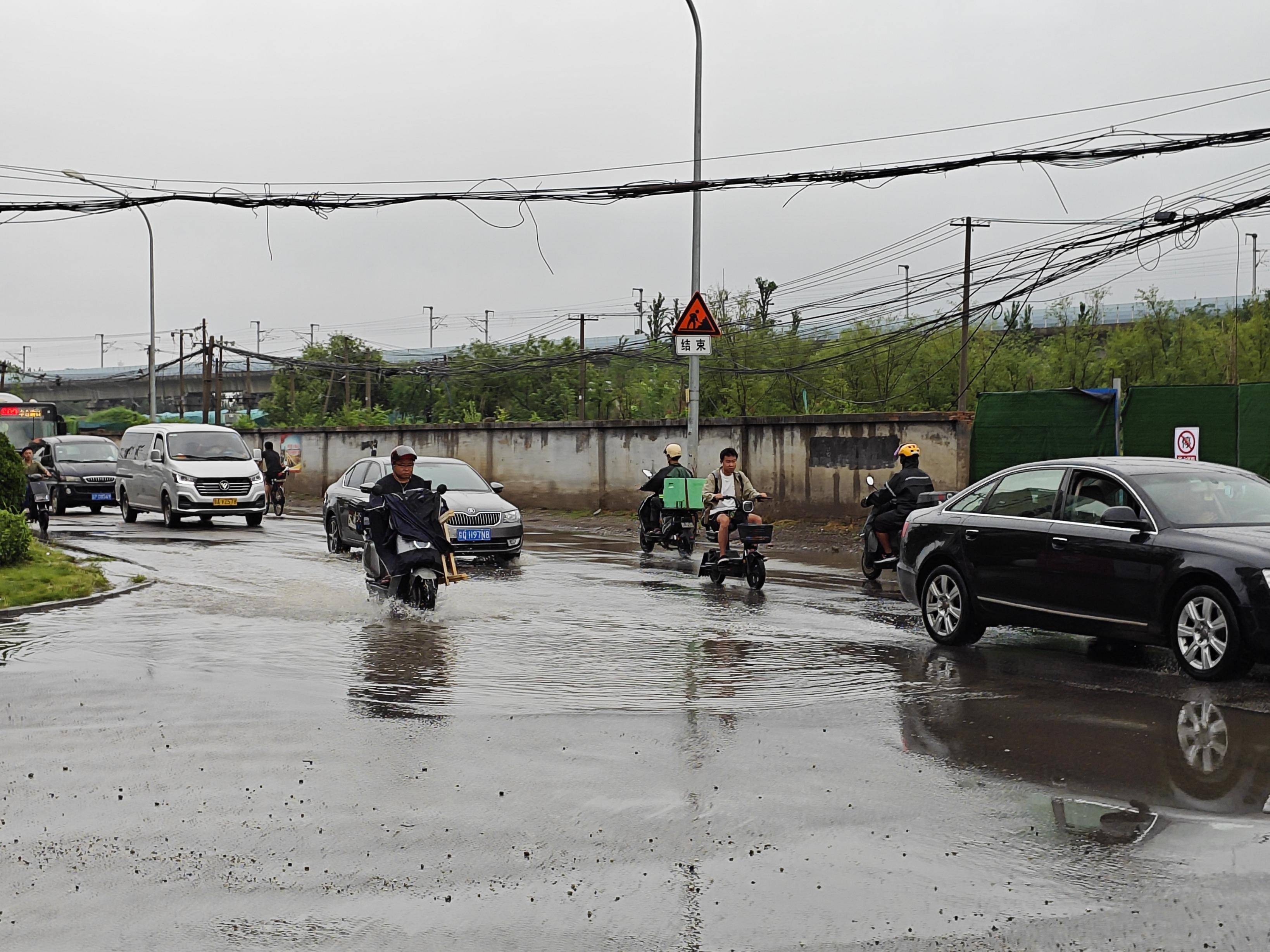 这些易积水路段请快打通排水"经络"_道路_设施_路面