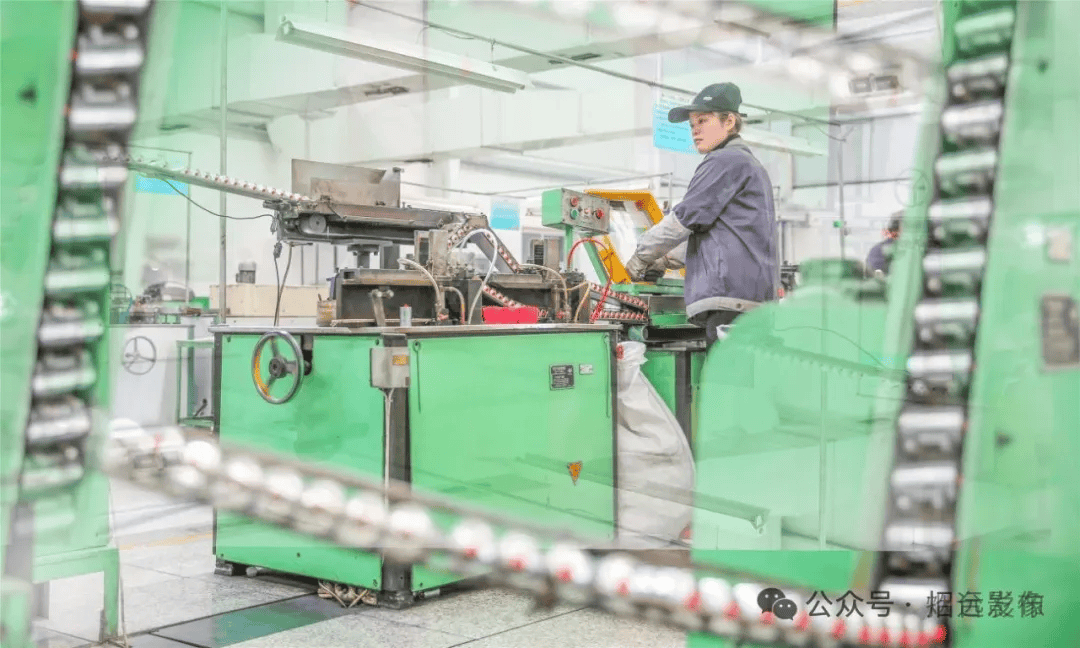 组图《女工风采》乔光先"镜头里的烟台故事"主题摄影大赛二季度招远