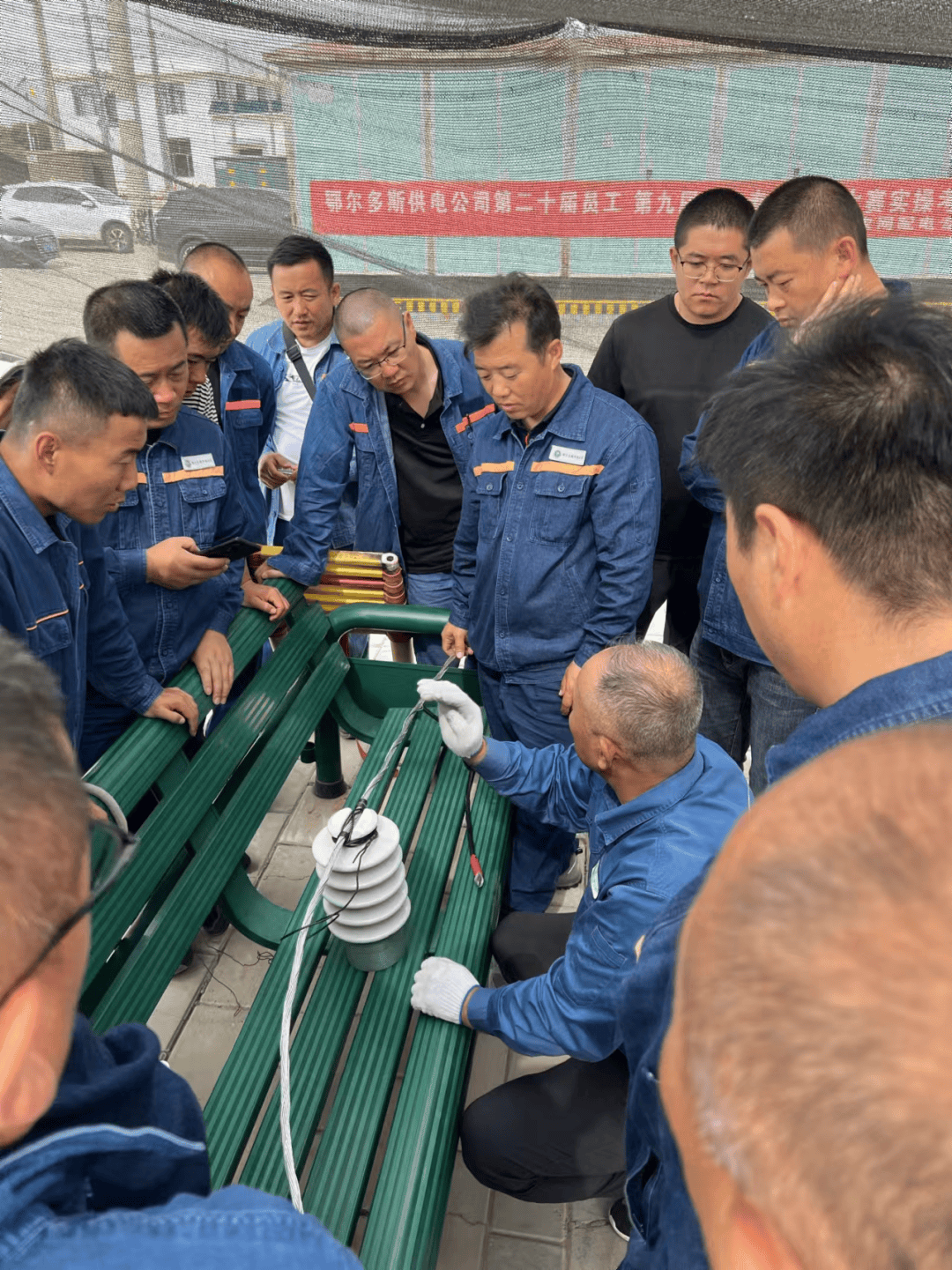 七秩峥嵘 电靓暖城|技能大赛:大赛选手准备中_张玥_朱惠韬_校对