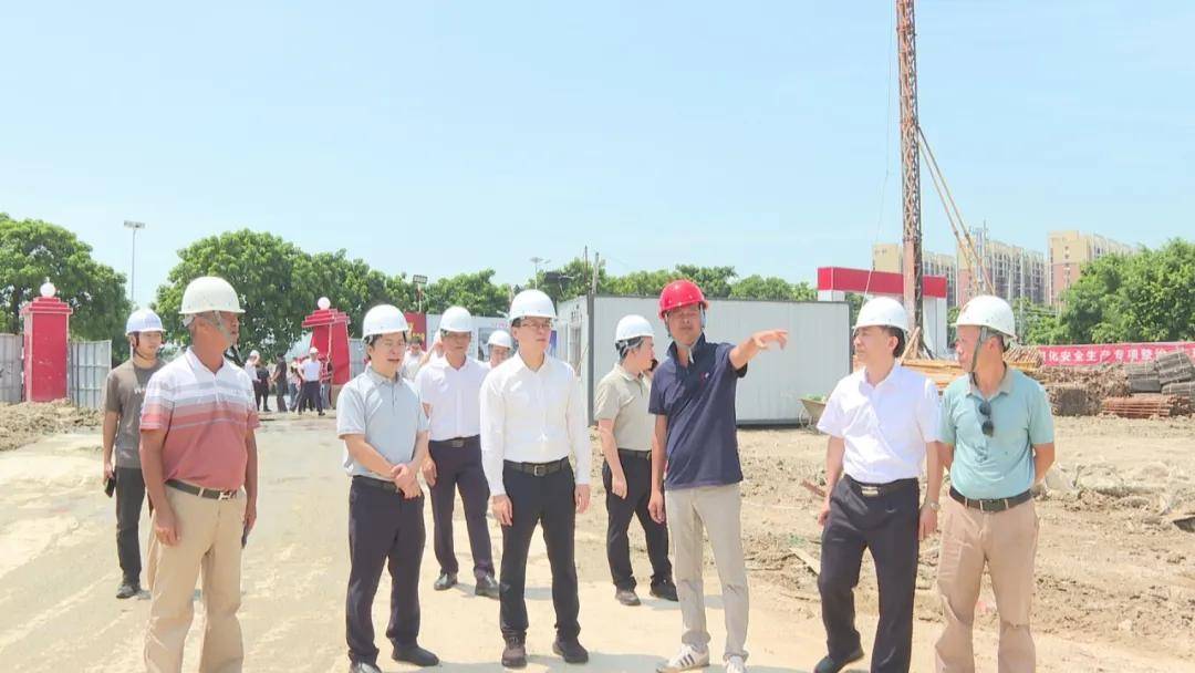 潮南区长带队到现场.