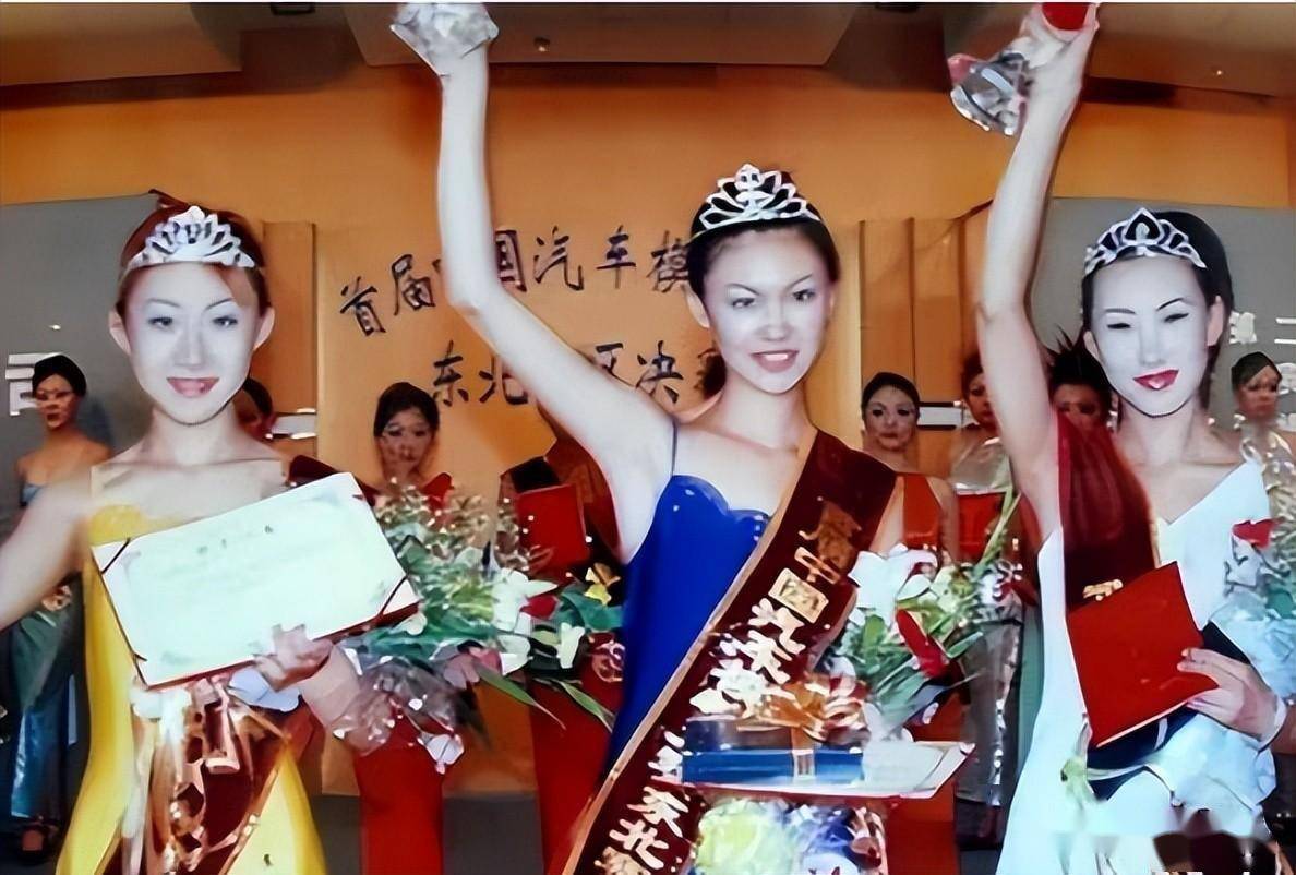 "中国首位盲人模特"王蕾蕾:生育两个儿子,44岁时丈夫扶着她走秀