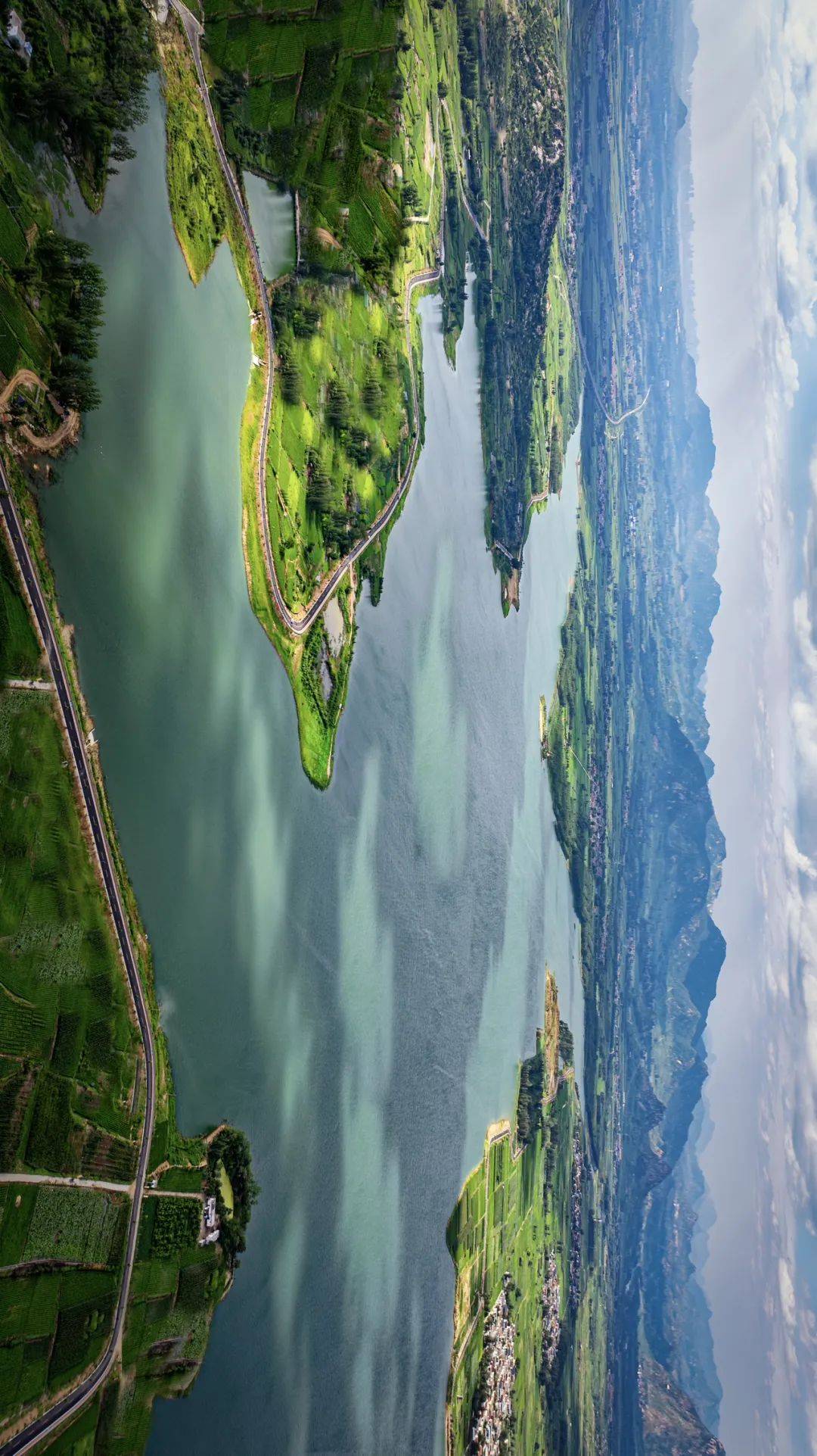 盛夏的龙山龙湖景色美如画