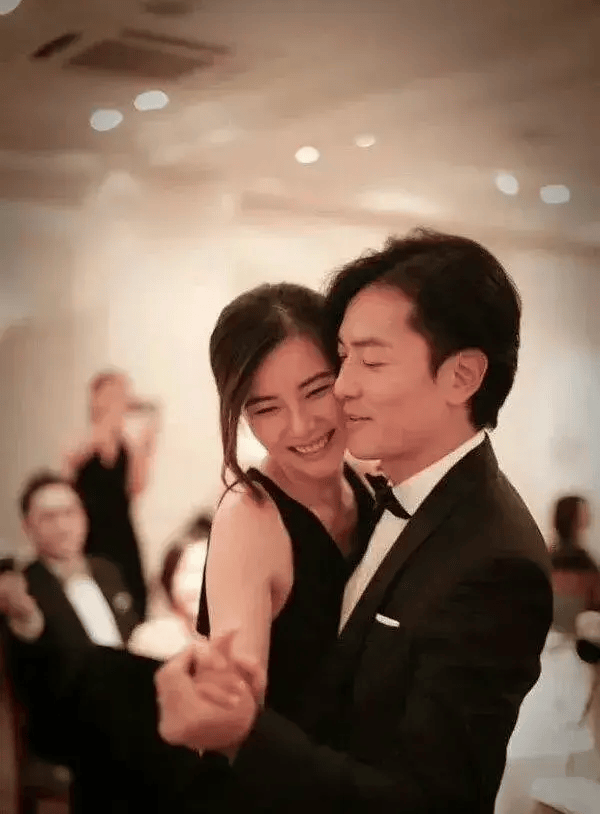 郑伊健将再开演唱会!被问舒淇是否做嘉宾,本人回答让人哭笑不得