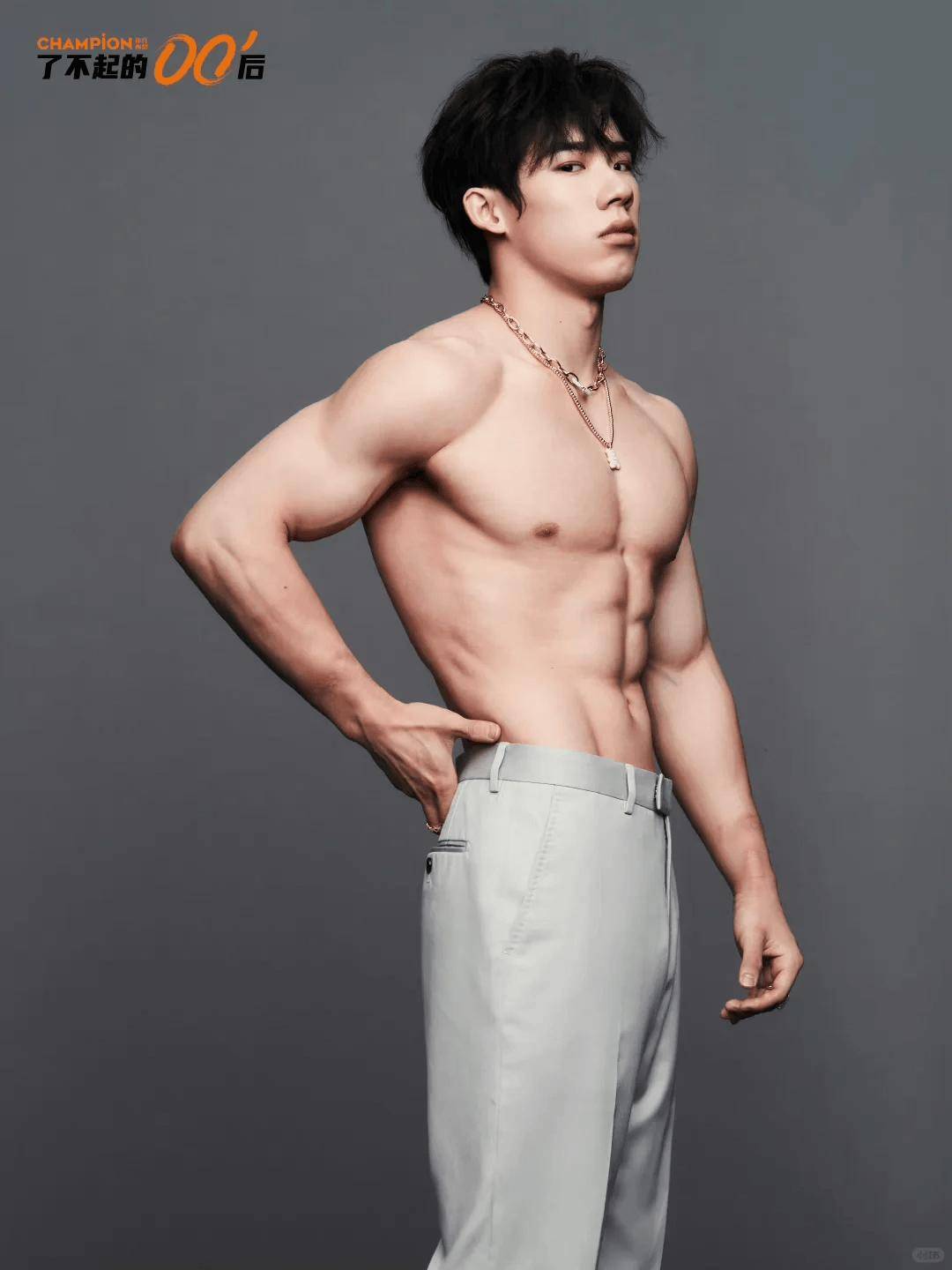 巴黎奥运"第一神颜冠军"一夜67爆火外网:完美腹肌