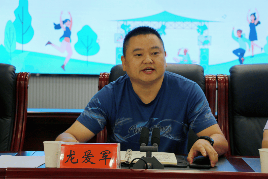 场外停车组志愿者培训2团县委书记杨林蔚宣读志愿者工作岗位名单.