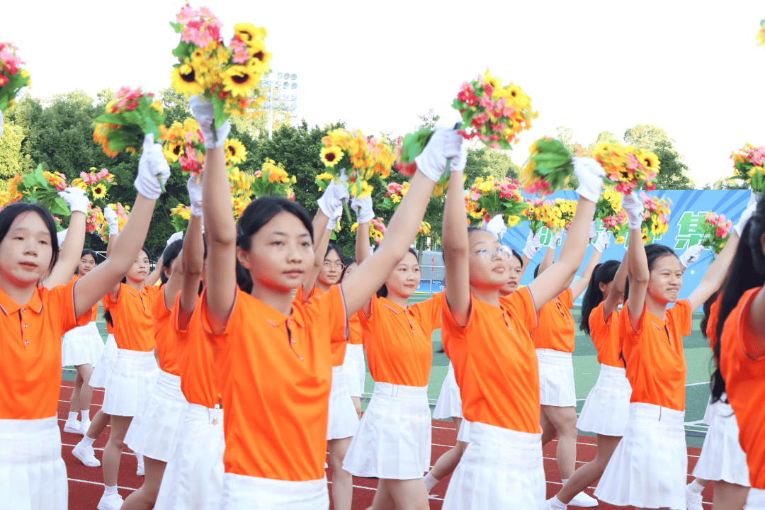 李潆露,陈泺锜,李嘉琪摄紧接着,裁判代表队和来