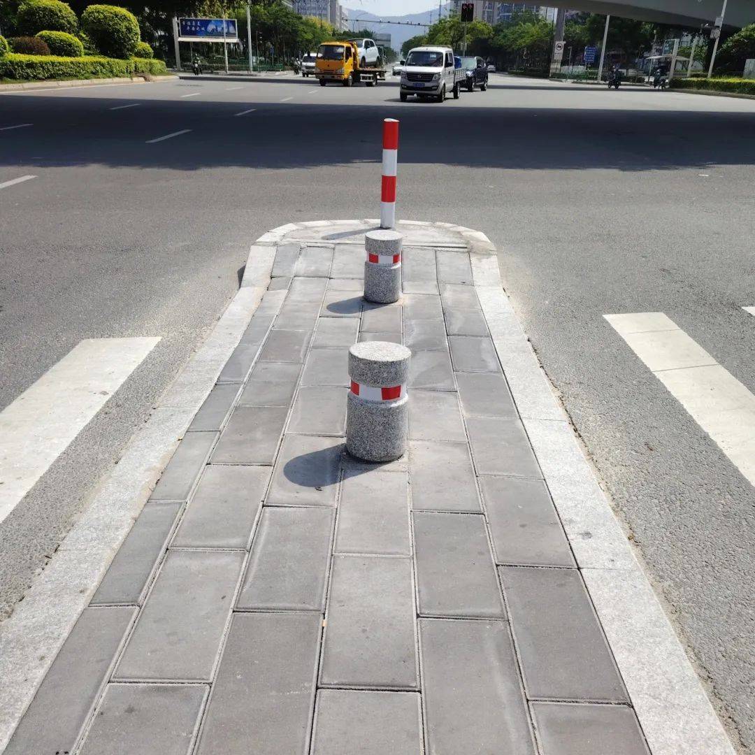 现在做了这个安全岛,保障了行人过街安全,值得点赞."市民张先生:改造