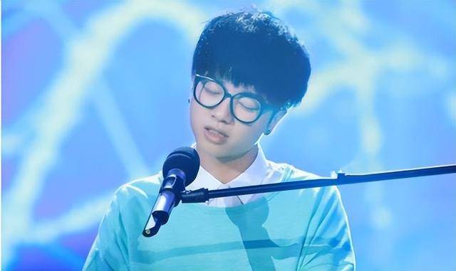 想接周杰伦的班,华晨宇还远远不够格,出道多年一直在走下坡路