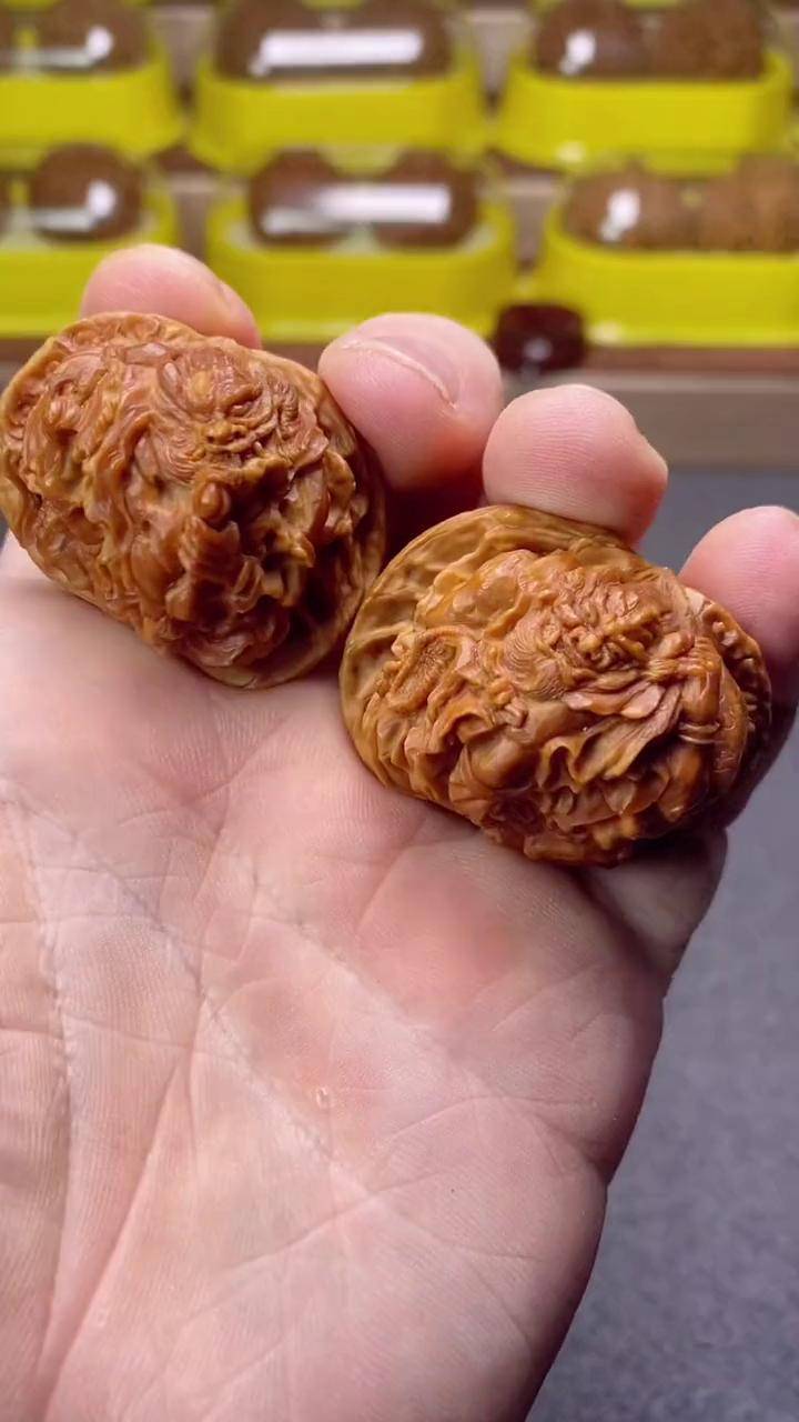 磨盘满雕工雷神风神磨盘 异形核桃 文玩核桃