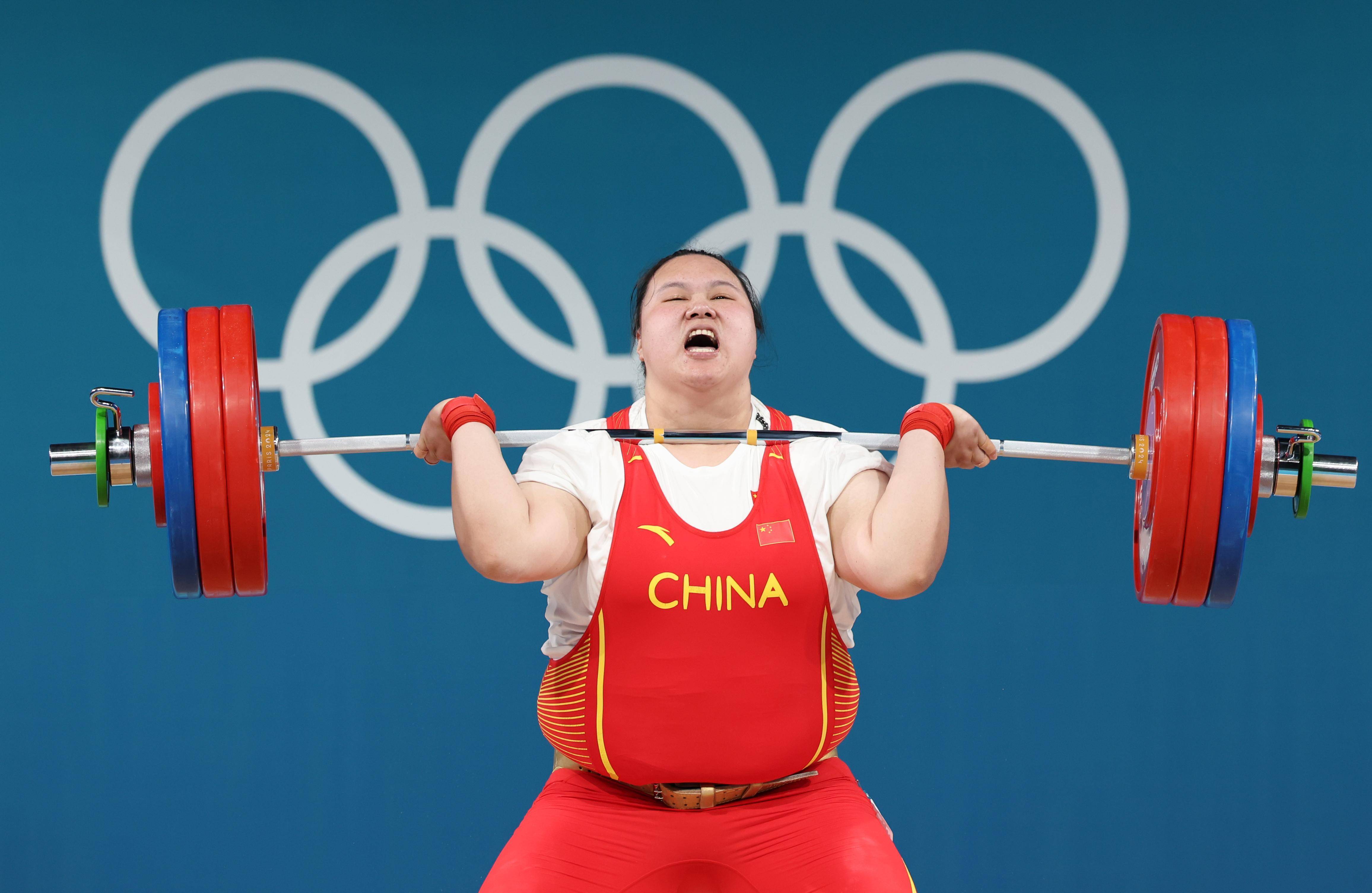 第40金 称霸女举大级别 李雯雯比心轻松夺冠