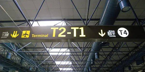 t1，t2, t3，这里的t是什么意思？ 航站楼的英语表达是：terminal building