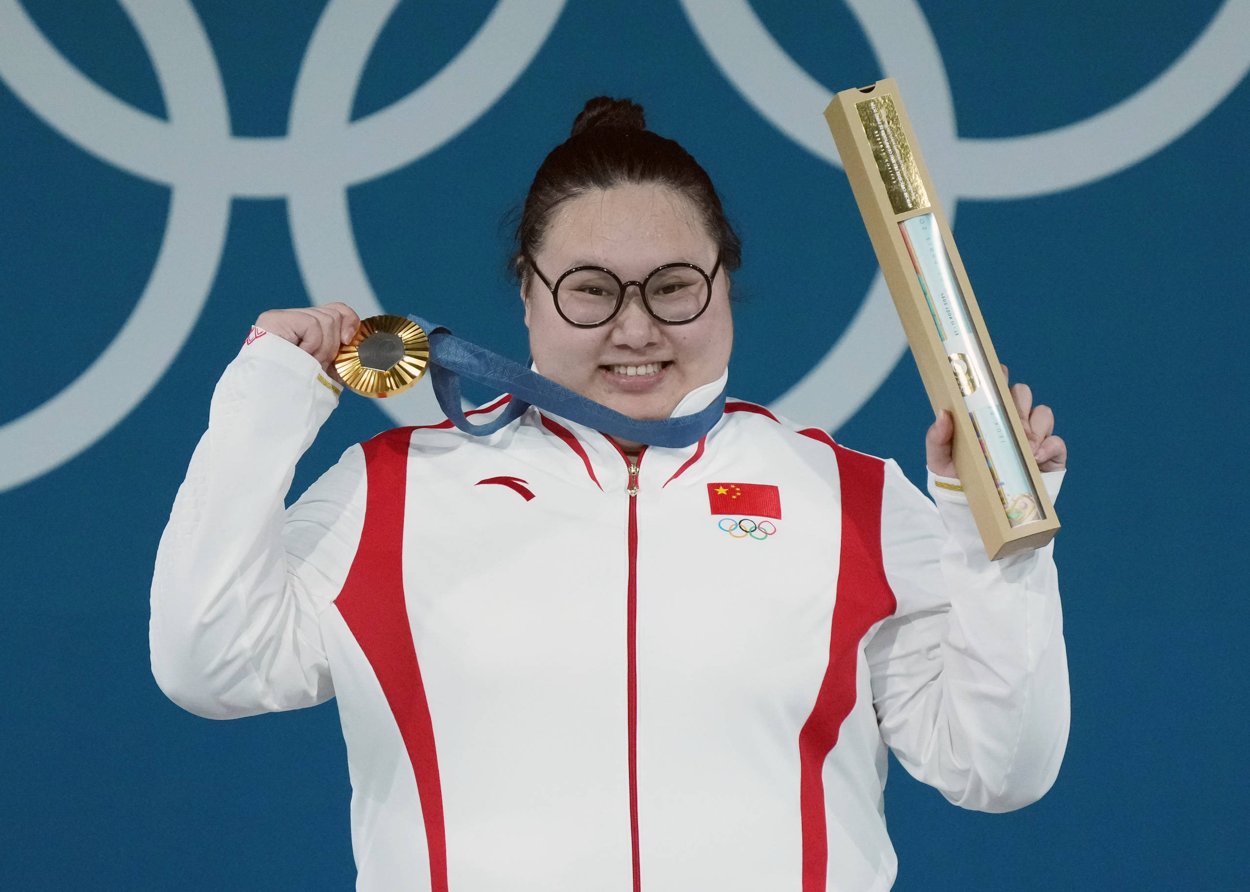 奥运冠军李雯雯在女子81公斤以上级以统治级别的表现,赢得中国体育