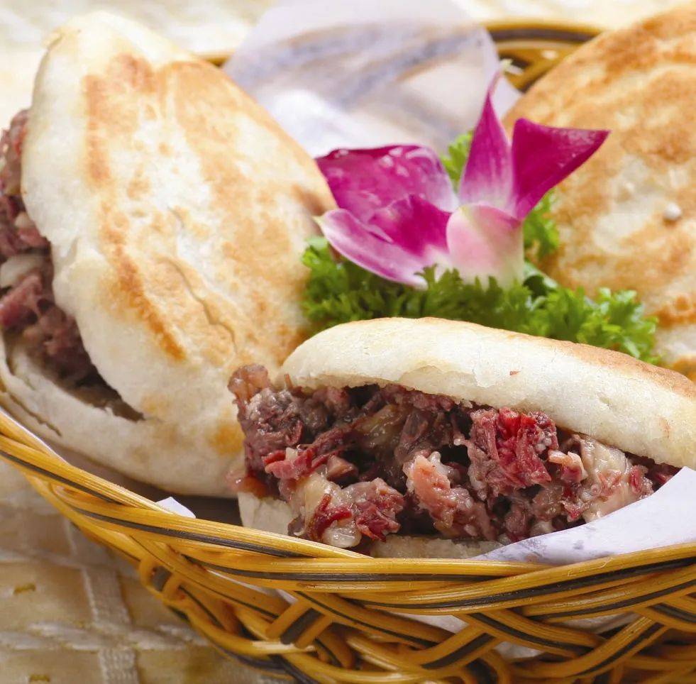 保定美食谁最强?驴肉必须榜上有名!驴肉汉堡,驴肉薯片,你吃过吗?