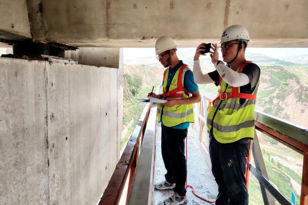 安全生产丨通渭段:扎实开展桥梁定期检查