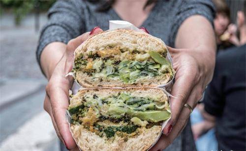 "牙买加闪电"博尔特,在北京奥运会期间,十天内吃了超过1000块麦乐鸡