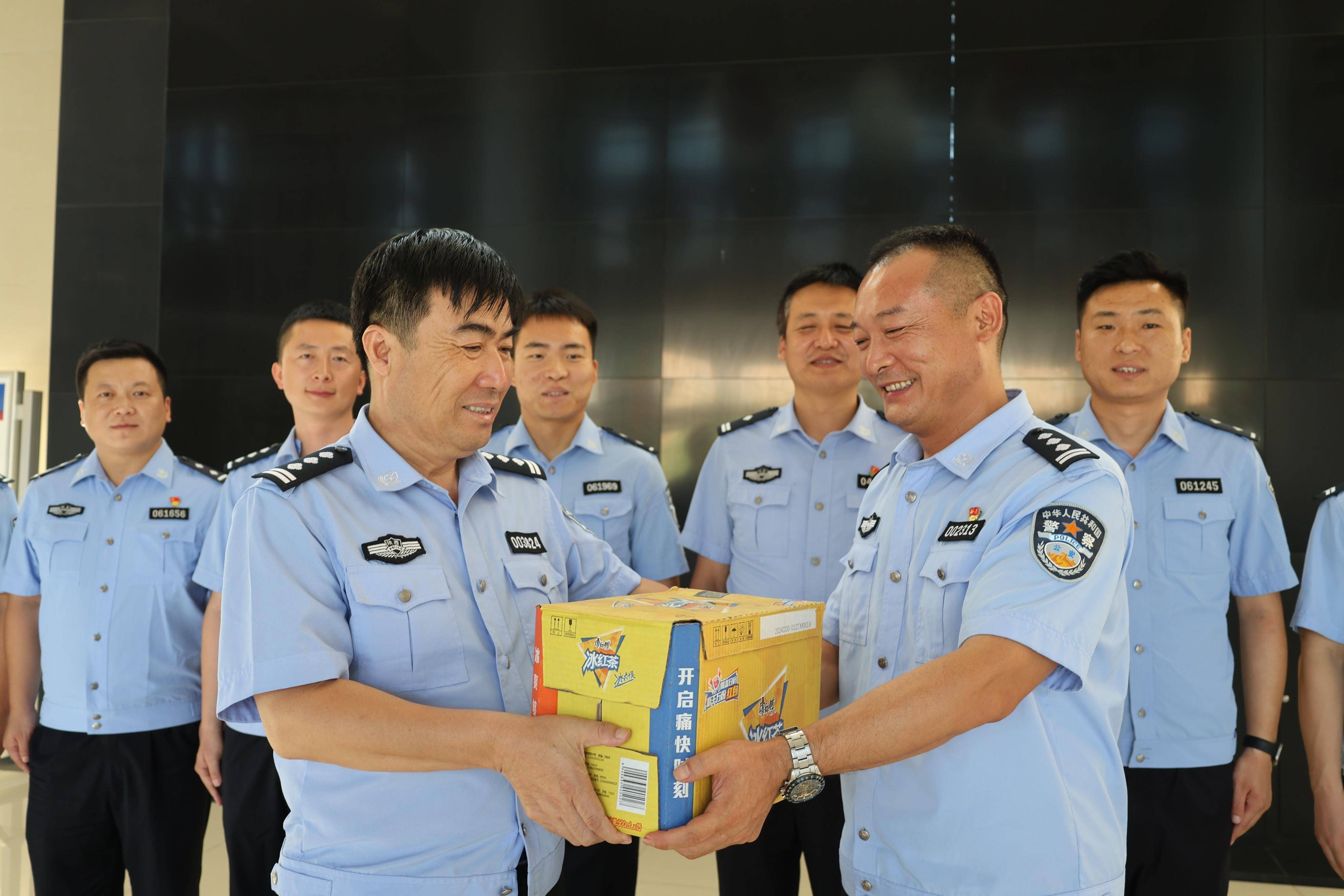 夏季行动丨旬邑公安:崔广卫深入一线单位慰问民辅警
