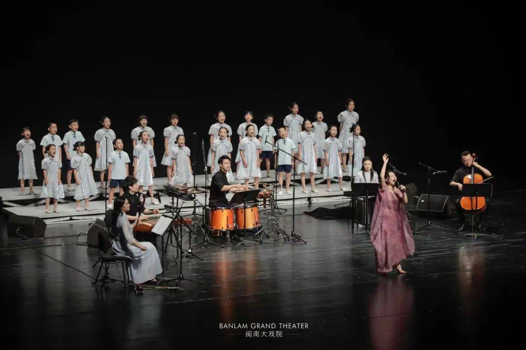 走近合唱团中的"最美背影"--梦想童声合唱团指挥郑婕