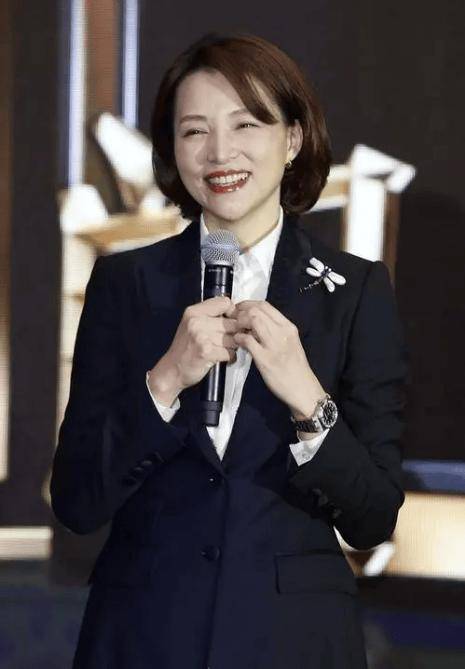 摄影师刘力发文:董卿自由了!引发网友猜测:她离职了?