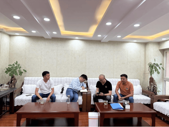 会泽县8月5日,会泽县委书记丁东平主持召开助企纾困政银企座谈会.