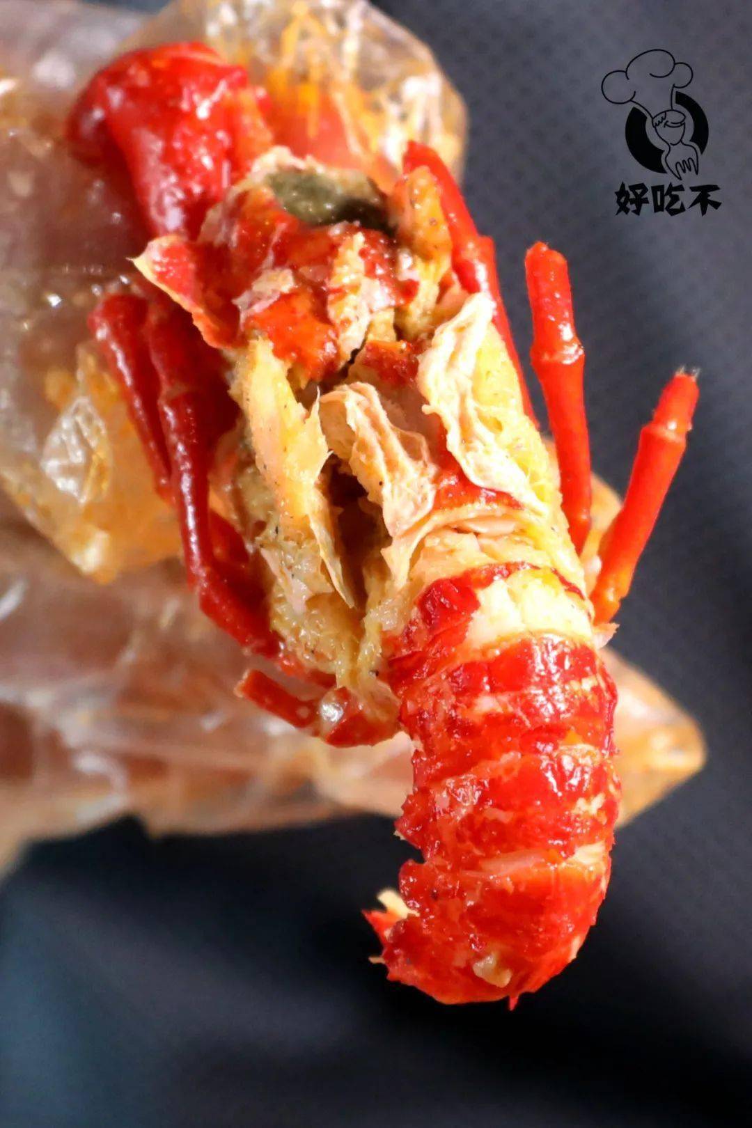 口味有招牌cajun蒜香黄油 garlic butter柠檬胡椒 lemon pepper