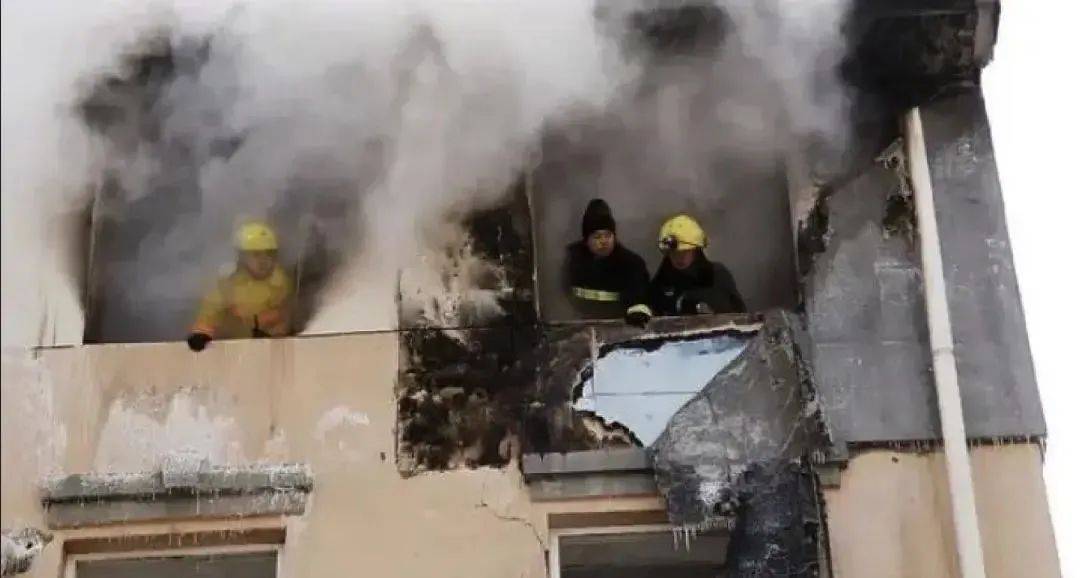 惊险！屋内发生爆炸，一老人被严重烧伤-房间里有爆炸声