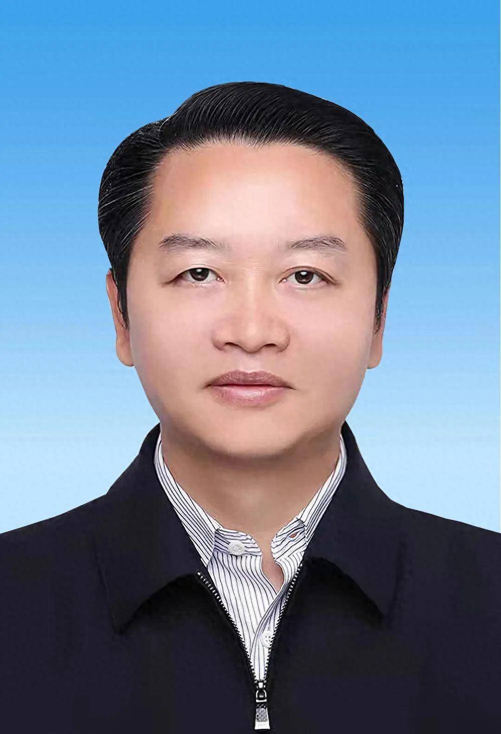 此番履新前,他任常德市副市长,桃源县委书记.