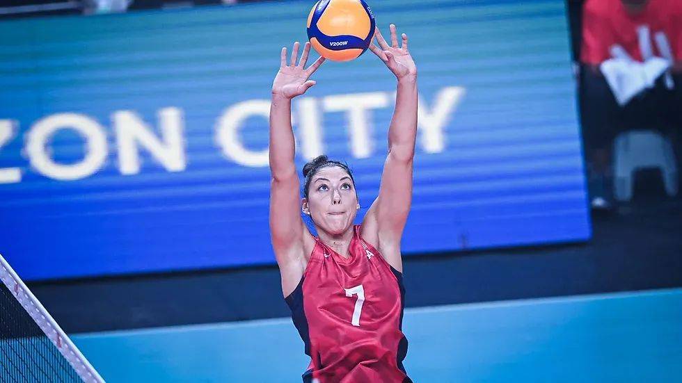 美国女排二传手 劳伦·卡里尼 官宣退役