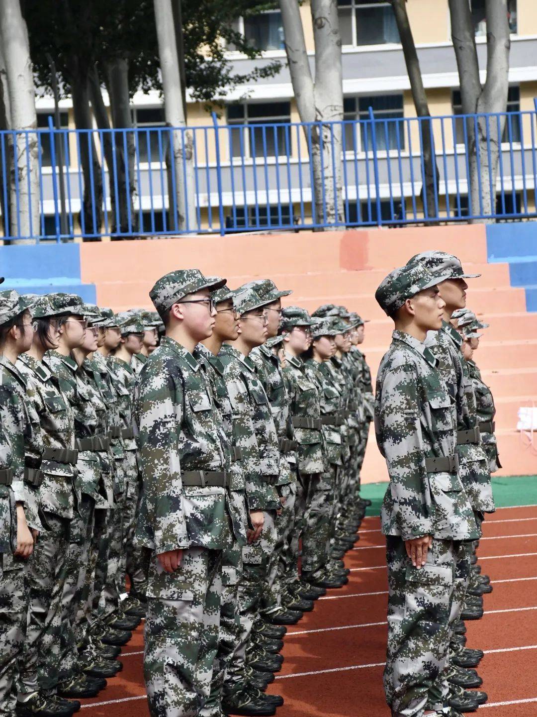 云南中医药大学军训图片