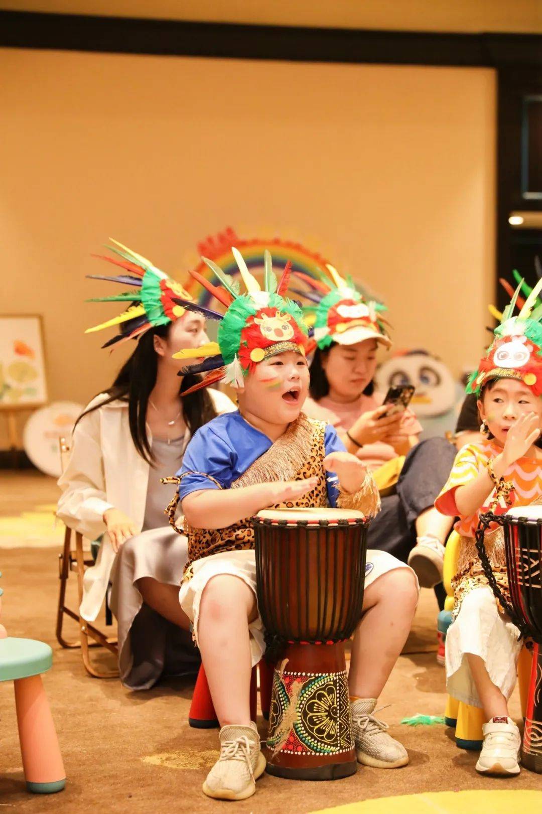 非洲音乐之旅吧~一起穿上美丽独特的服饰加入我们的鼓圈释放内心的