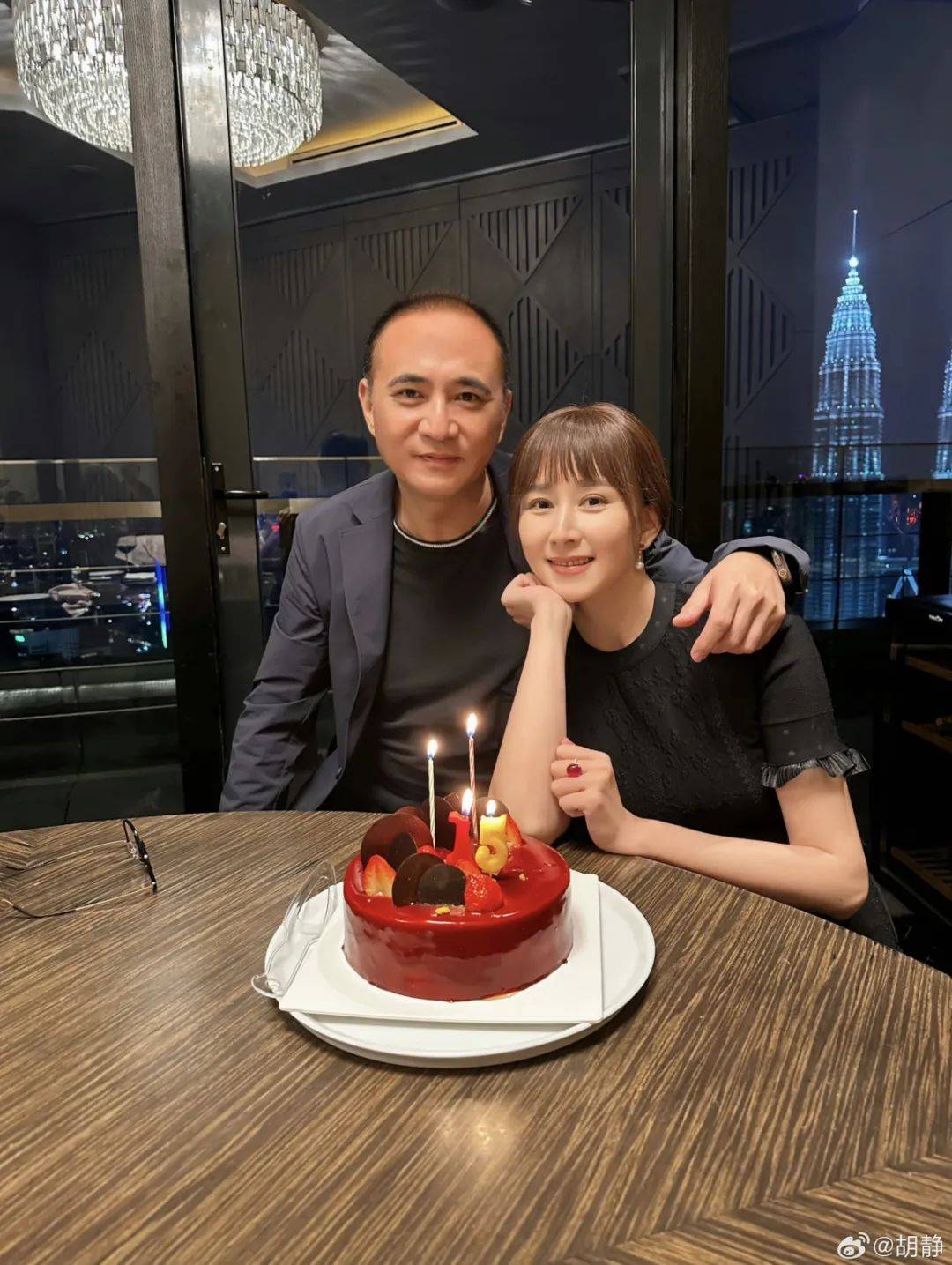 胡静马来西亚豪宅曝光:家里大得像公园,不内耗的松弛感太爽了!