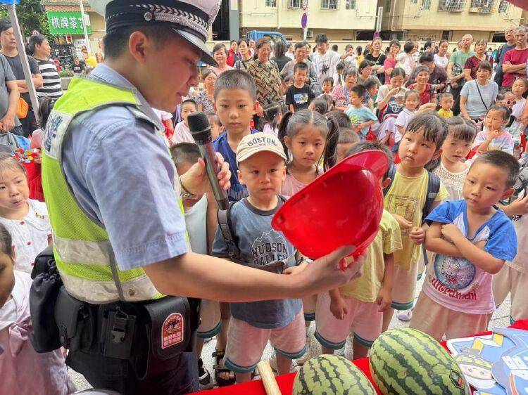 🌸红星新闻【澳彩资料免费资料大全】|关爱老人 守护健康|汉滨区三院走进流水镇敬老院开展健康科普知识讲座  第3张