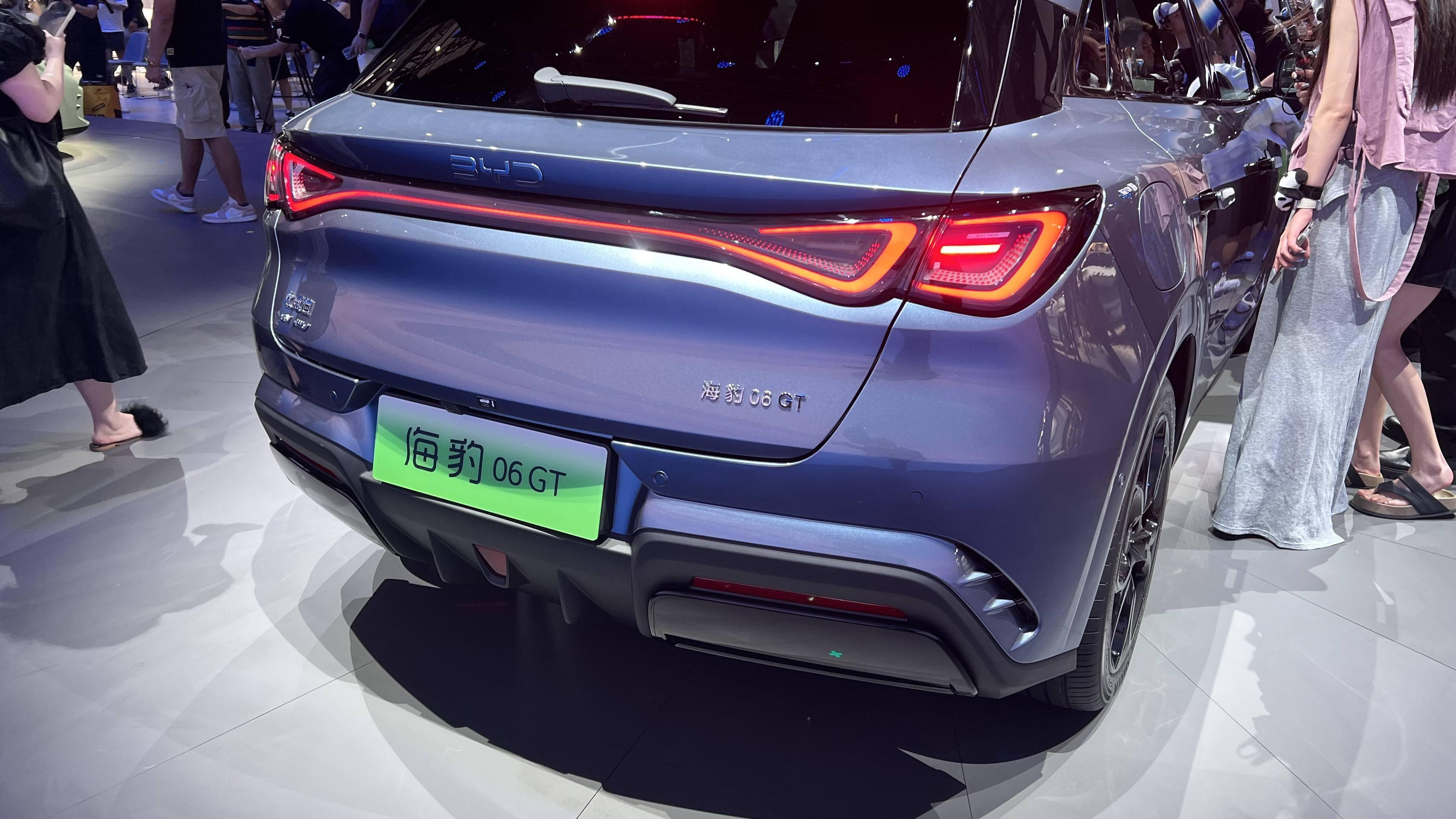 2024成都车展:比亚迪海豹06g亮相盲订价15-20万