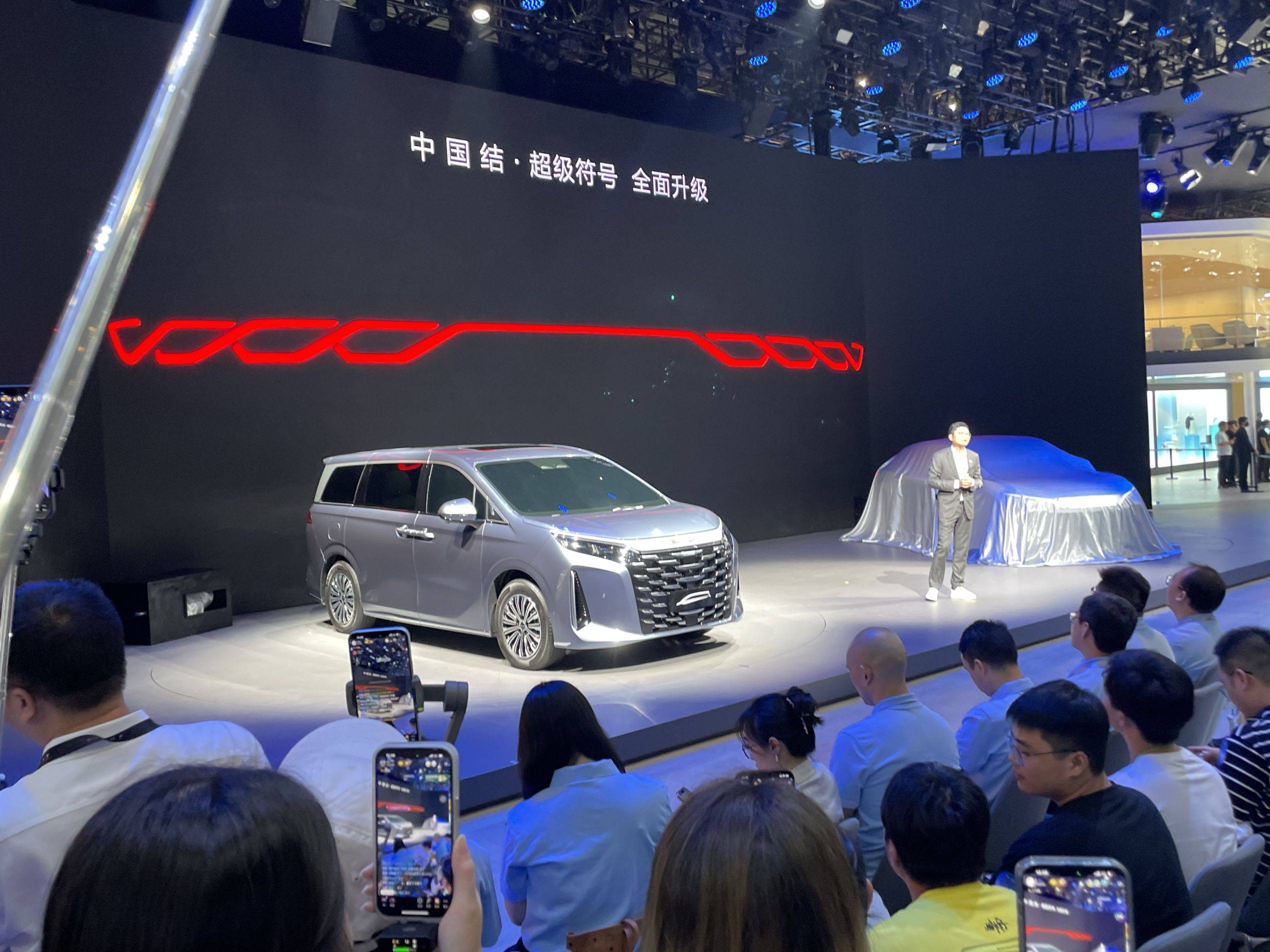 2024成都车展:比亚迪夏发布/定位中大型旗舰mpv