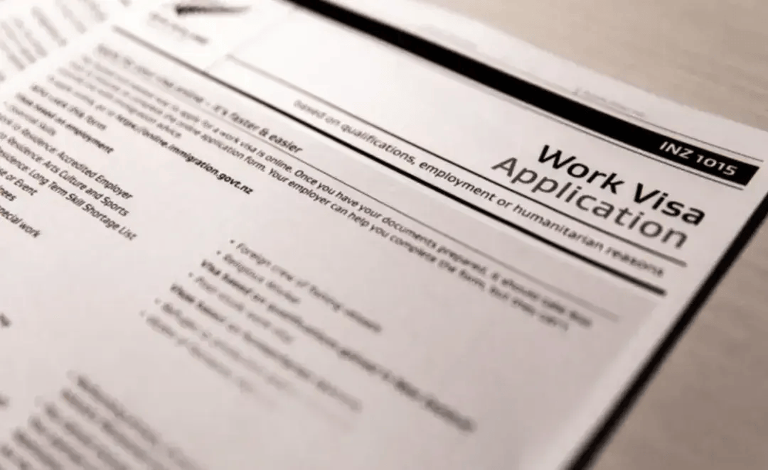 新西兰毛利王去世,部分行业工签要求放宽,皇后镇严查违规企业