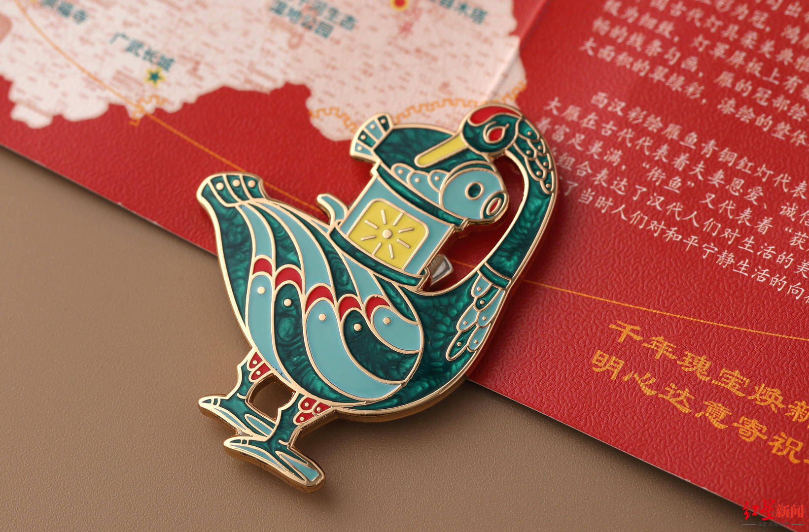 白某说,全国很多博物馆都做雁鱼灯的文创产品,之所以他们会单独举报