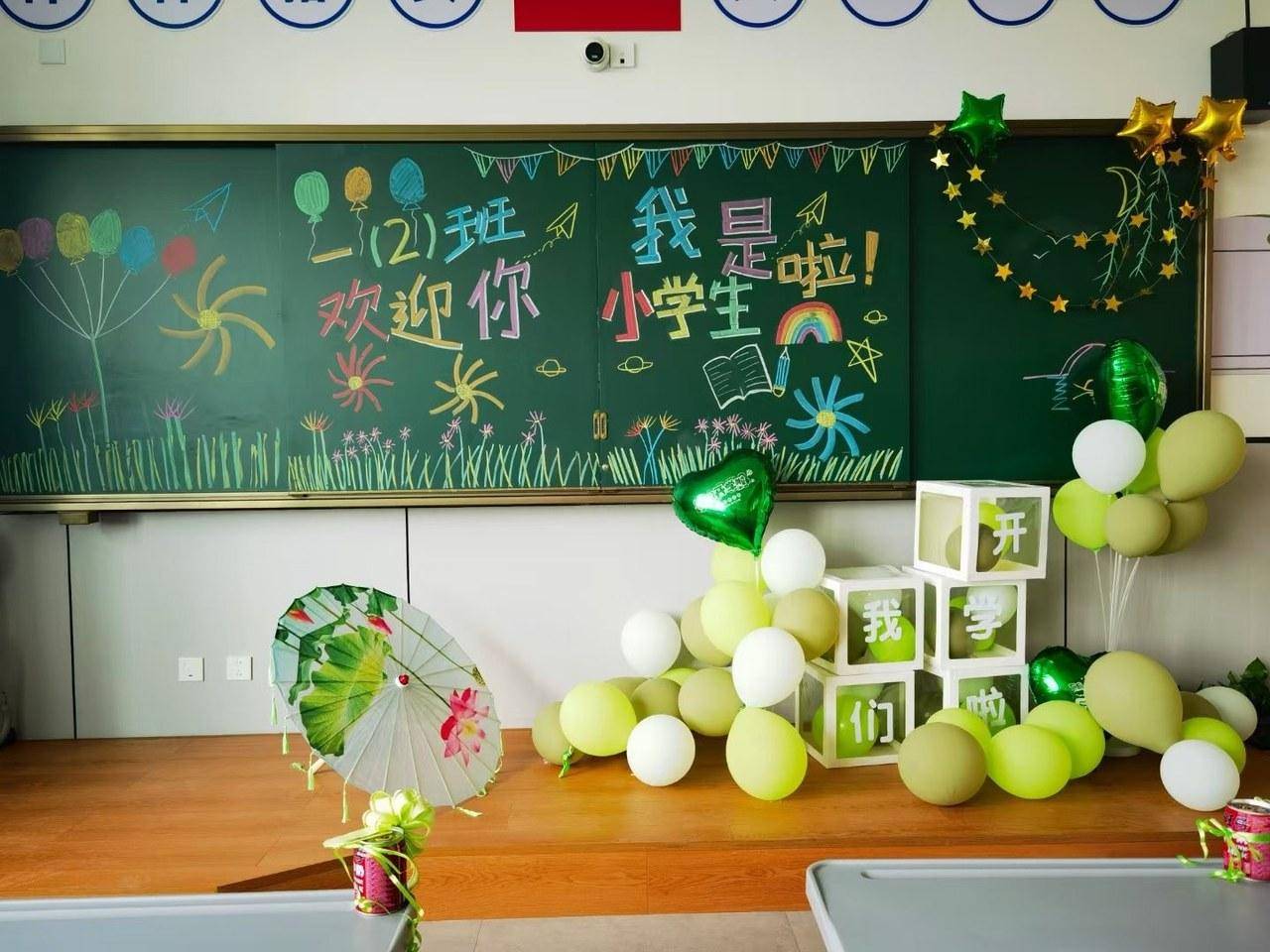 "荷"其有幸,与你相遇,一年级新生入学礼充满花香和墨香