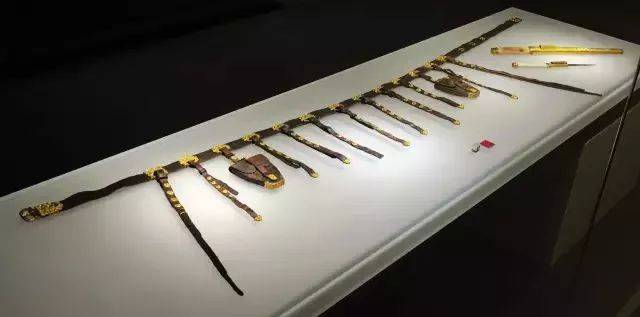 古代八款“时尚”配饰，男人更爱美！_扇子_腰带_玉带