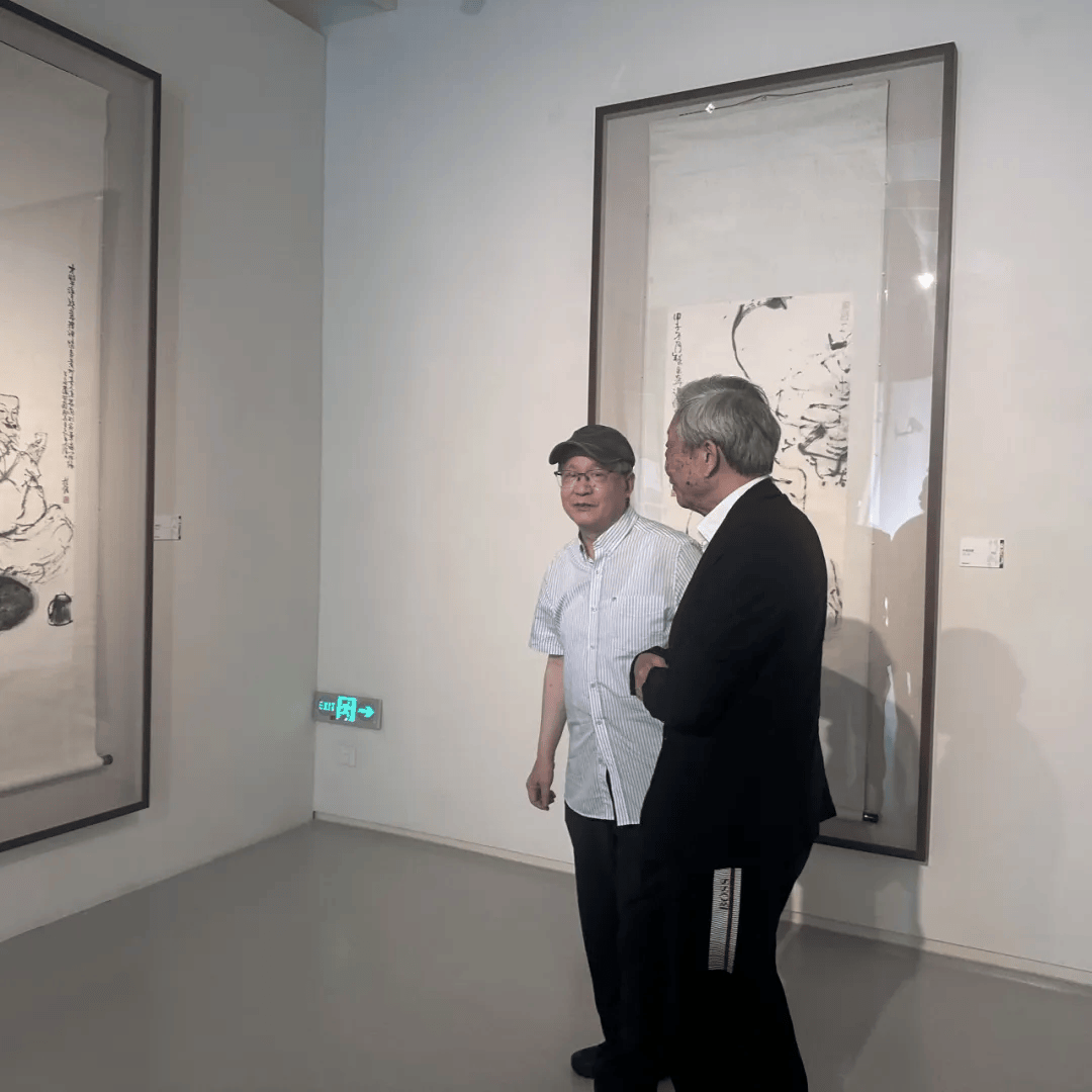 上海中国画院副院长刘海粟美术馆执行馆长1988年被评聘为国家一级美术