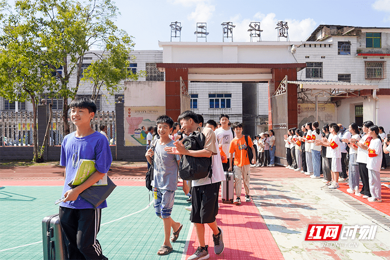 泰兴市新街小学李春江图片