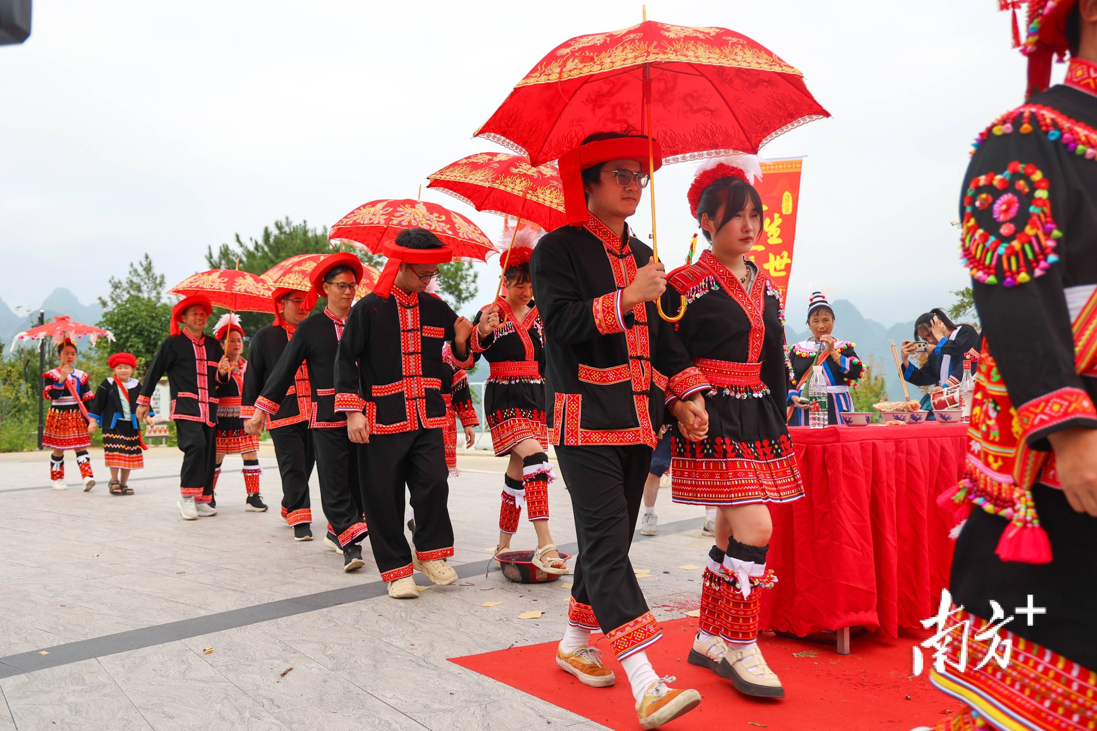 有"亿"点浪漫!连南瑶族集体婚礼甜度爆表