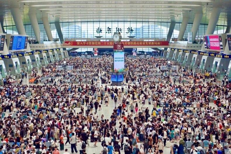 1万人,铁路杭州站暑运客发量创历史新高_旅客_服务_南站