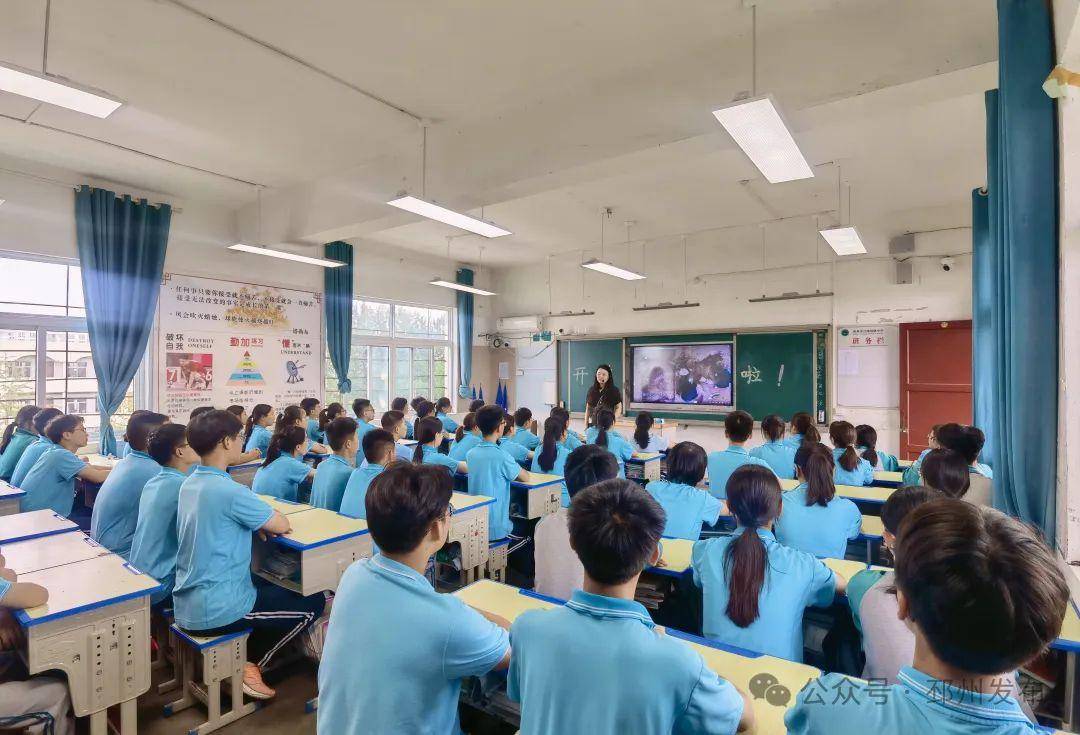 启航新学期官湖初级中学的开学第一课以巴黎奥运会中国奥运健儿奋勇