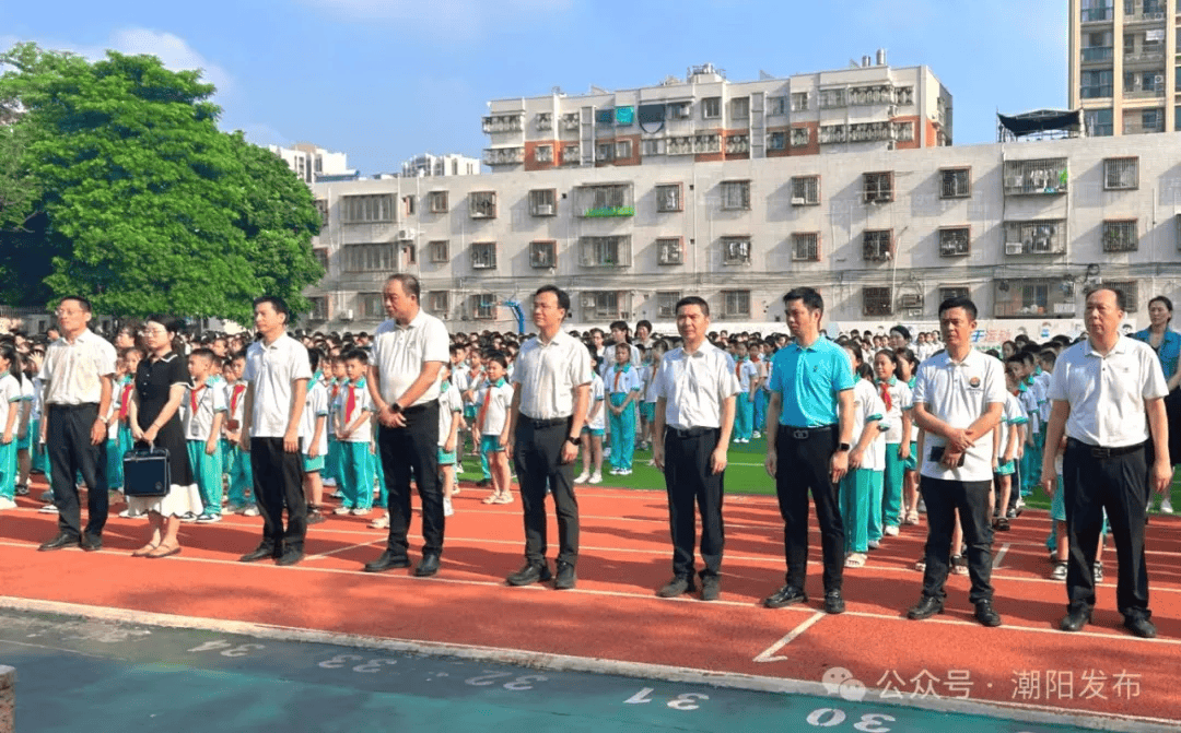 潮阳一中明光学校校服图片