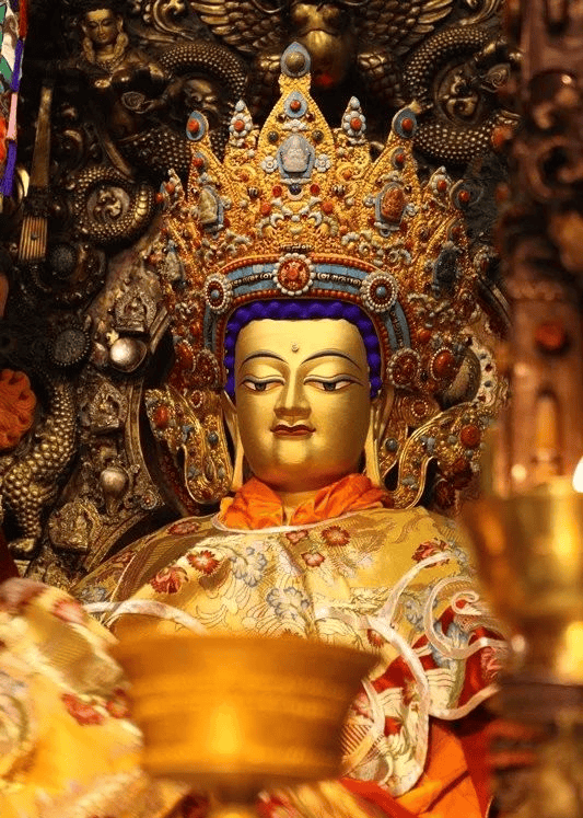 大昭寺广场"布达拉"是梵语音译,原指观音菩萨的居所