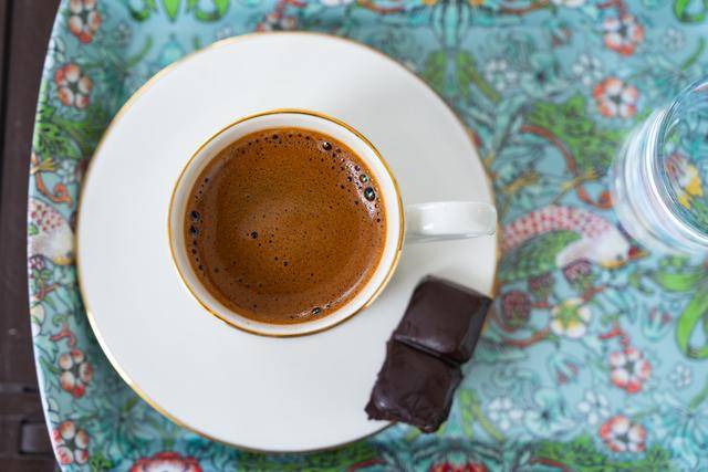 为什么苦涩的咖啡却让人欲罢不能?_人们_成为了_生活节奏