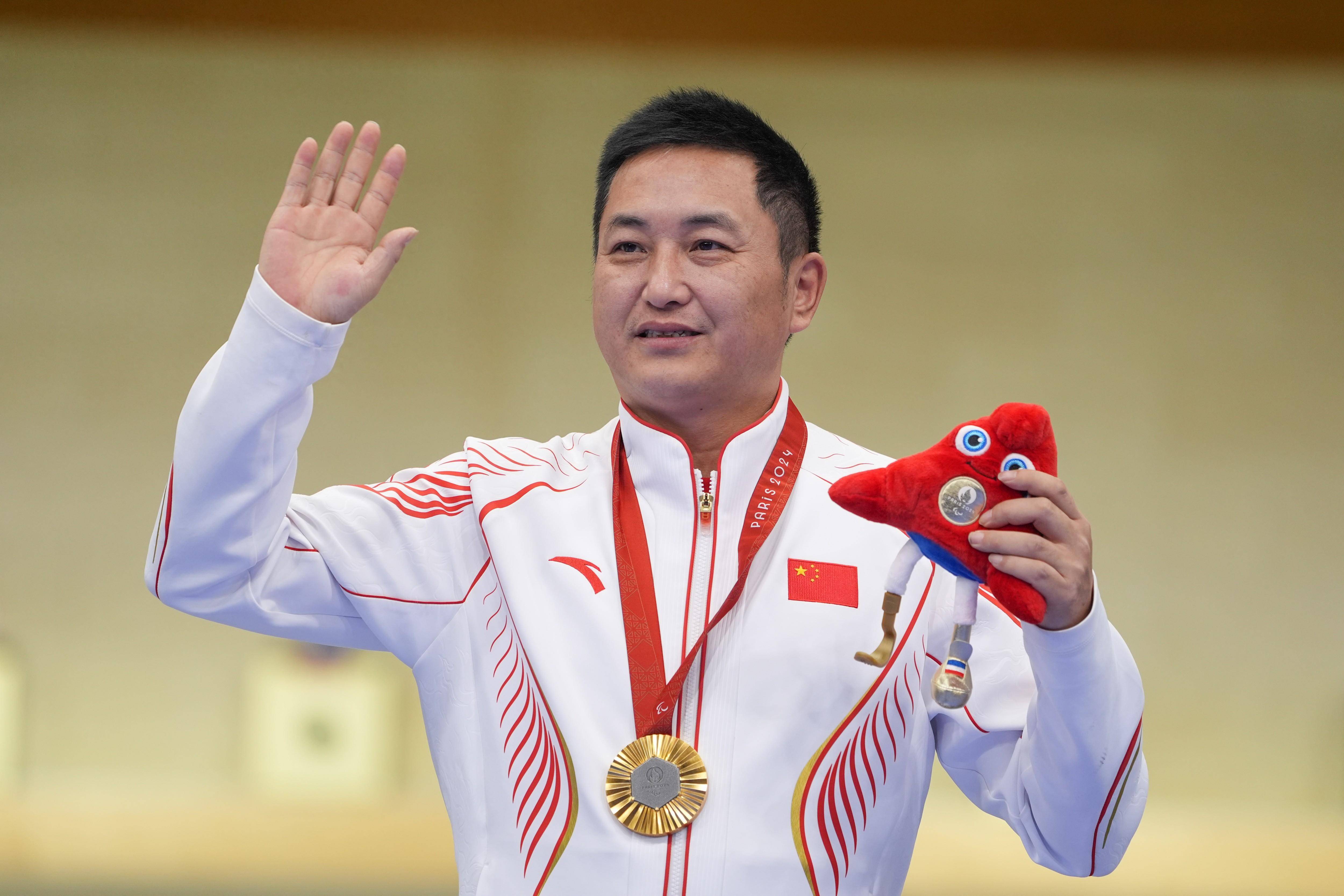 杨超夺得射击混合50米手枪p4