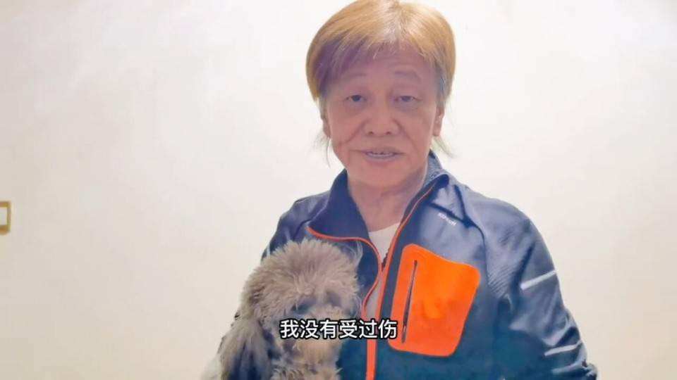 梁小龙,娶小20岁妻子,76岁与网红合照尽显年轻