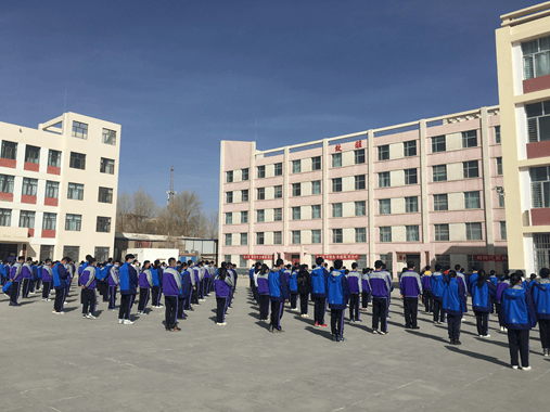 格尔木市第一中学团委,第四中学团委,民族中学团委举行庄严肃穆的升